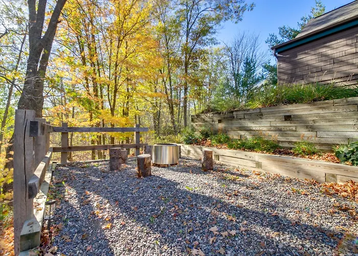 Private Lake & Trail Access: Home In Jacobson!