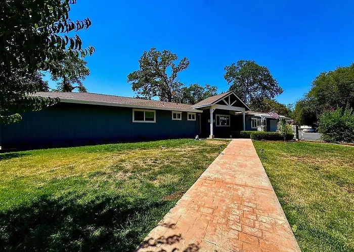 Peaceful Country Getaway Near Casino Shopping