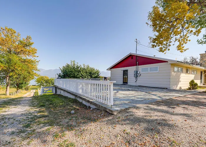 Hot Tub, Views & Private Dock: Polson Haven!