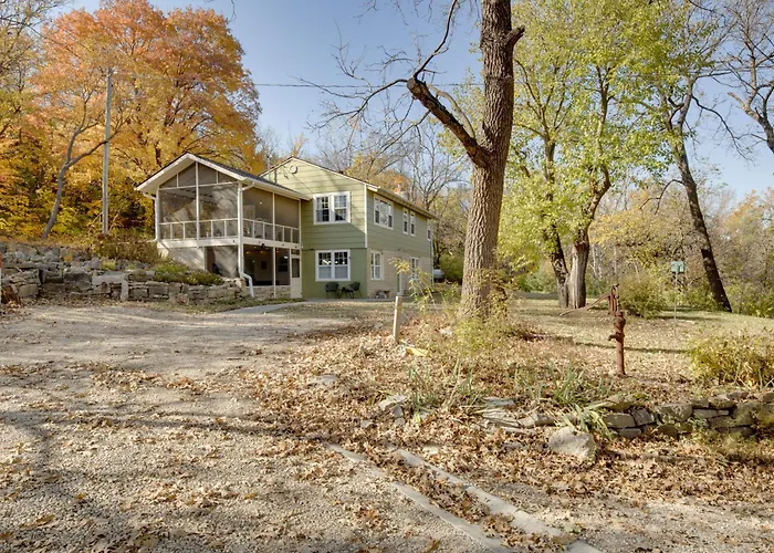 2 Mi To Downtown: 4Br Country Home Near K-State