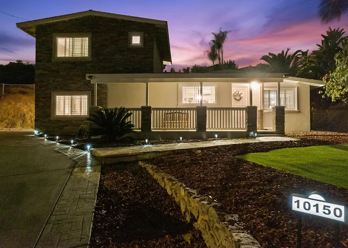 Entire Private Home With 6 Beds, King Bed, 6 Parking, Big Yard, Available Now