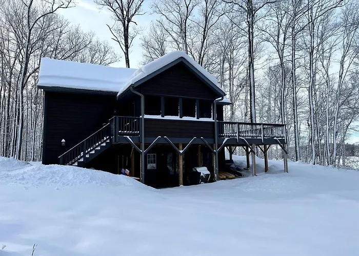 Pet-Friendly Lakeside Cabin Ideal For A Family Getaway In Wisconsin