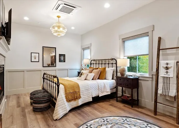 The Bee Room - Stylish Loft In Downtown Midway Near Park City & Deer Valley Ski Resorts