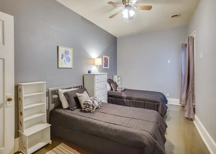 1 Mi To Lake Michigan! Urban Racine Apartment