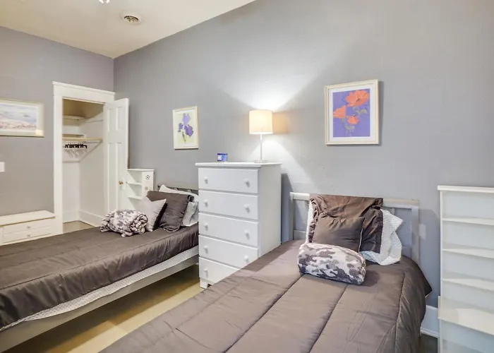 1 Mi To Lake Michigan! Urban Racine Apartment