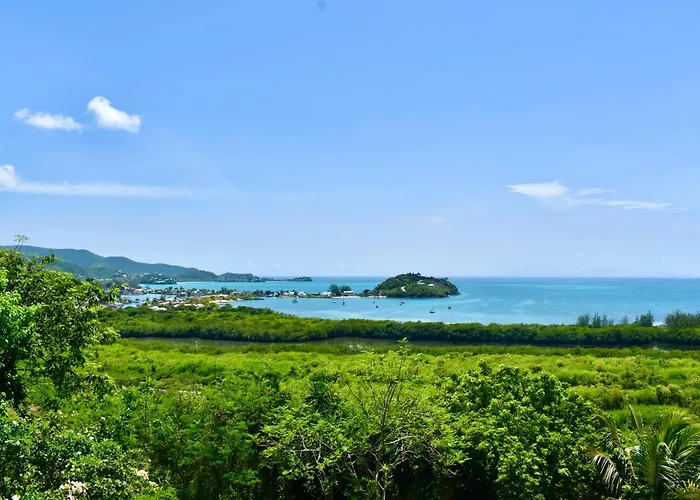 Sunset Moon - Modern 2 Bedroom Apartment With Sea Views Near Hermitage Bay