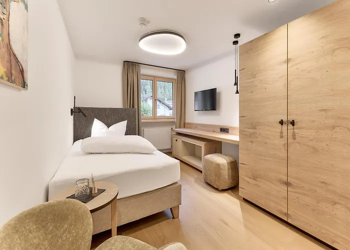 Quality Hosts Arlberg - Hotel Goldenes Kreuz B&B - Sommerkarte Premium Inklusive