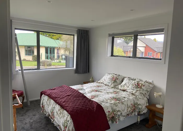 Red Tussock Motel