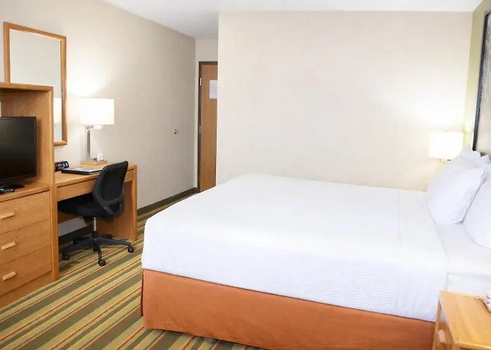 Super 8 By Wyndham Antigo