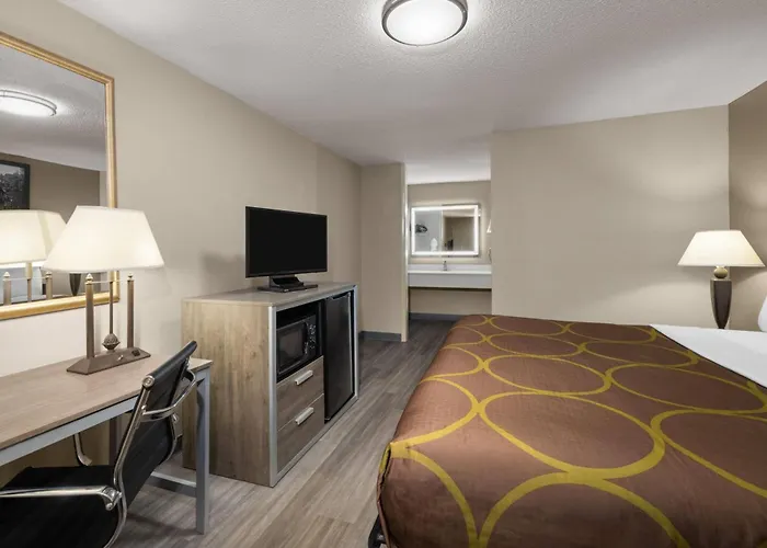 Super 8 By Wyndham Macon West