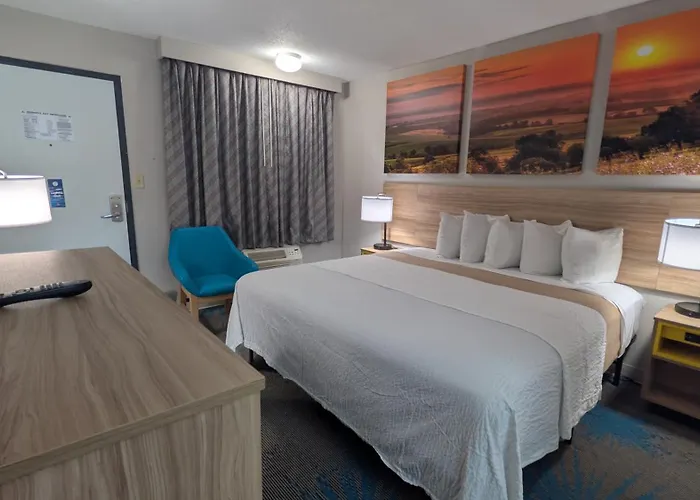 Days Inn By Wyndham Champaign/Urbana