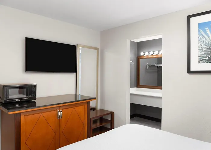 Basecamp Puyallup A Travelodge By Wyndham