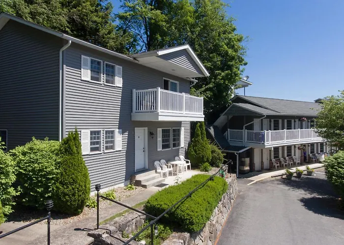 Adirondack Retreat Inn & Suites