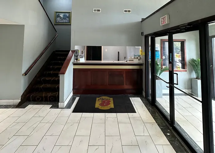 Super 8 By Wyndham Piedmont Greenville Area