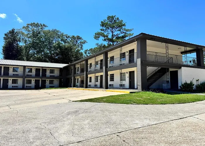 Super 8 By Wyndham Picayune