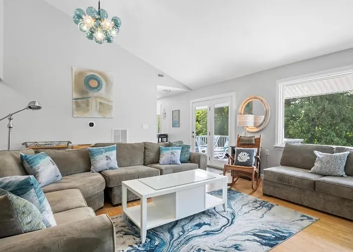 Exceptional Contemporary Retreat With 4 King Beds In Mystic Ct