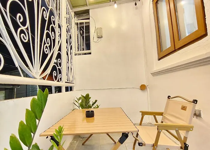 Nomads Mnl Backpackers Homestay - Near Airport