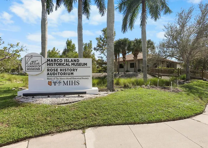 Centrally Located Pet-Friendly Home With Spa And Pool