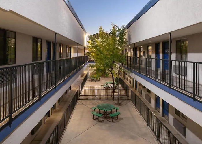 Travelodge By Wyndham Albuquerque West