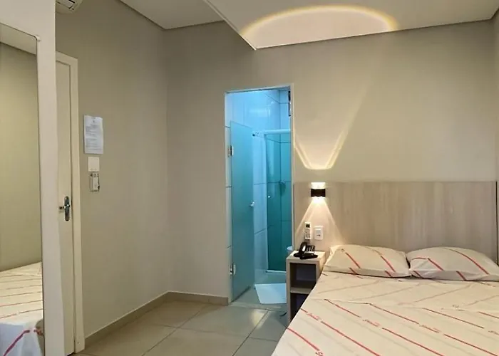 Hotel Salomão - Próximo a 25 de Março, Bom Retiro, Brás e Rua Santa Efigênia, a 2 minutos do Mirante Sampa Sky e pista de Skate Anhangabaú