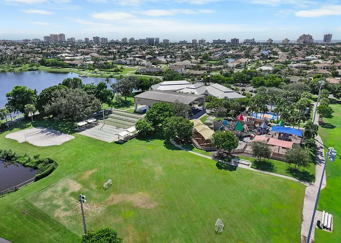 Inviting Condo On Beach With Pool And Tennis Courts
