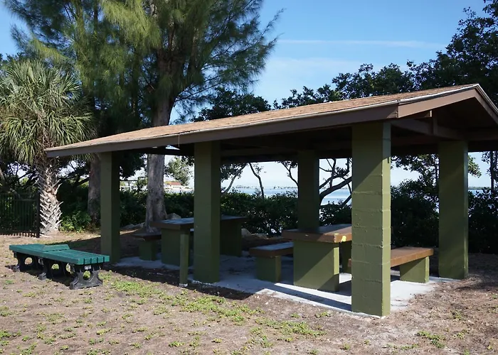 Anna Maria Island Beach Shack Pet Friendly!