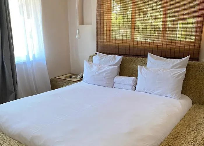 Emangunini Guest House