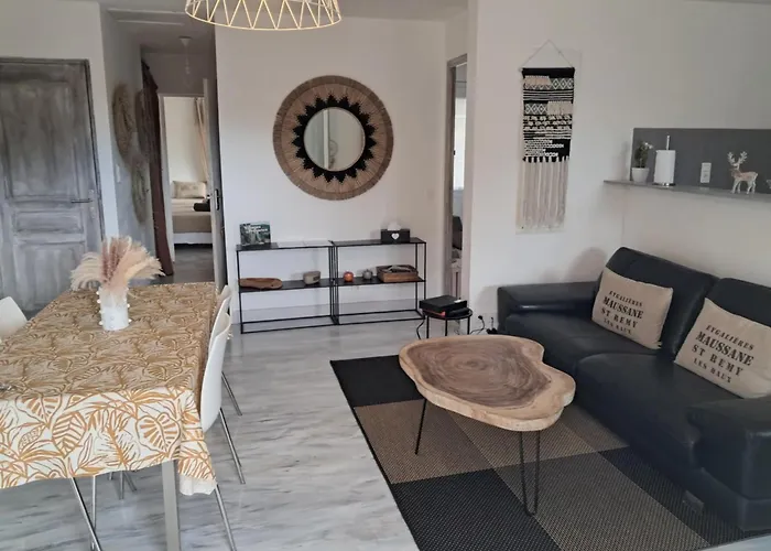La Maison De Manon, 4-5Personnes, 75M2, Centre Village Avec Piscine Privee