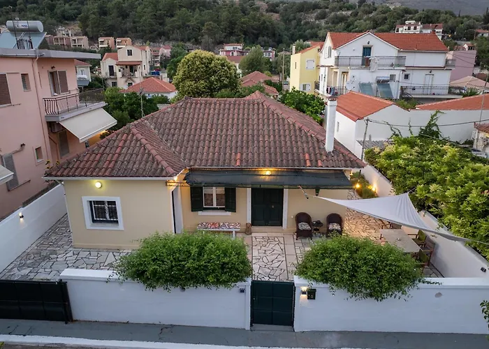 Lena'S Traditional Villa