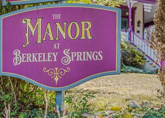 The Manor - Historic Mansion, Wifi, Covered Porch, Screen Porch, King Bed, Walk To Spas, Shops & Restaurants
