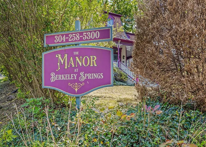 The Manor - Historic Mansion, Wifi, Covered Porch, Screen Porch, King Bed, Walk To Spas, Shops & Restaurants
