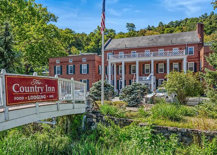 The Manor - Historic Mansion, Wifi, Covered Porch, Screen Porch, King Bed, Walk To Spas, Shops & Restaurants