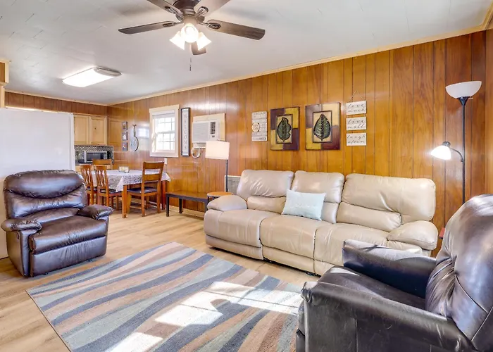 Pet-Friendly Cabin With Designated Boat Slip!