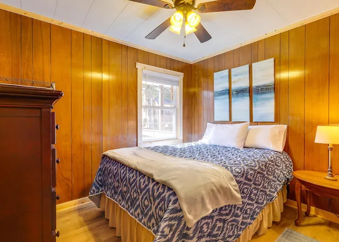 Pet-Friendly Cabin With Designated Boat Slip!