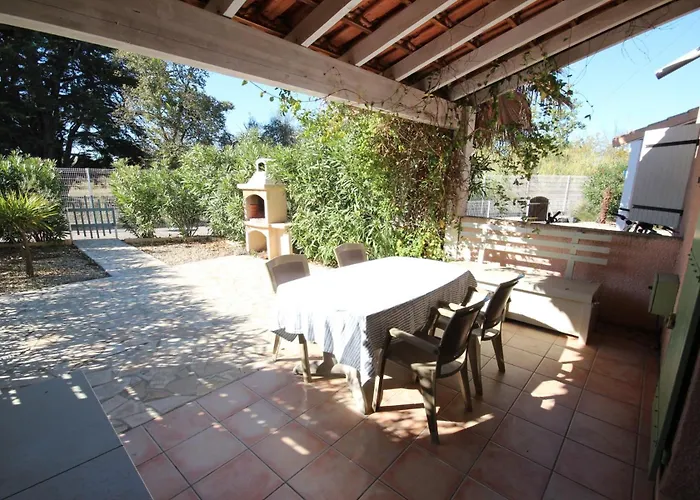 Belle Villa: Secure Seaside Retreat with Pool