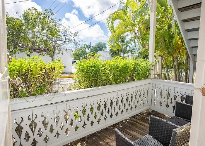 Sea Breeze -Great Location!