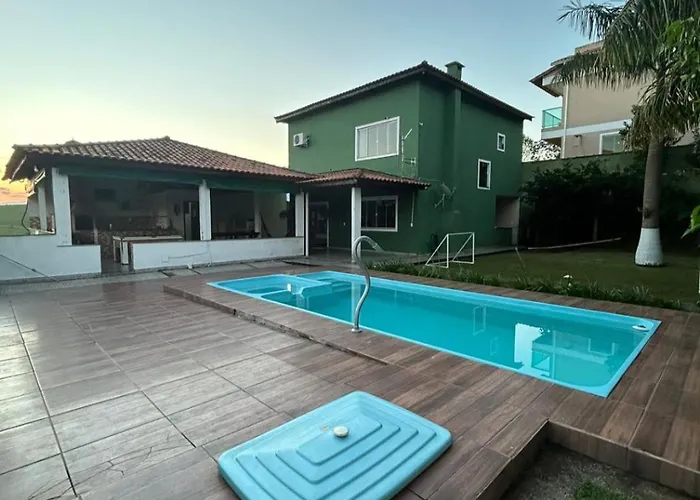 Casa familiar com piscina Penedo RJ