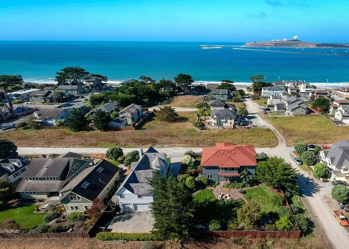 Private Home With Breathtaking Ocean Views - Walk To Beaches Restaurants
