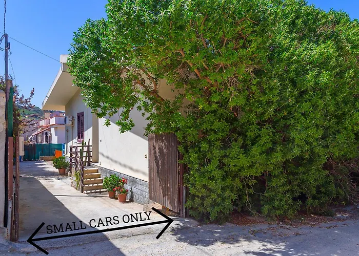 Montalbano House By Biddizzi Rari - Accesso Diretto Alla Spiaggia, Casa Al Mare