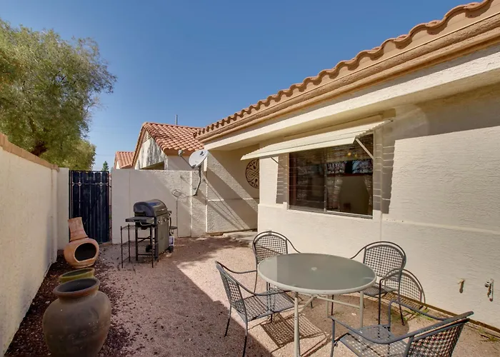 7 Mi To Mill Ave: Bbq-Ready Mesa Townhouse