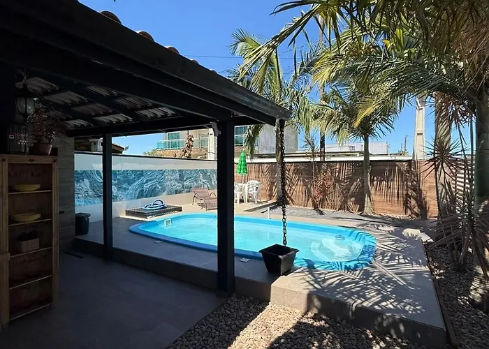 Cantinho das Palmeiras em Itapoá- Casa c piscina p 6 pessoas