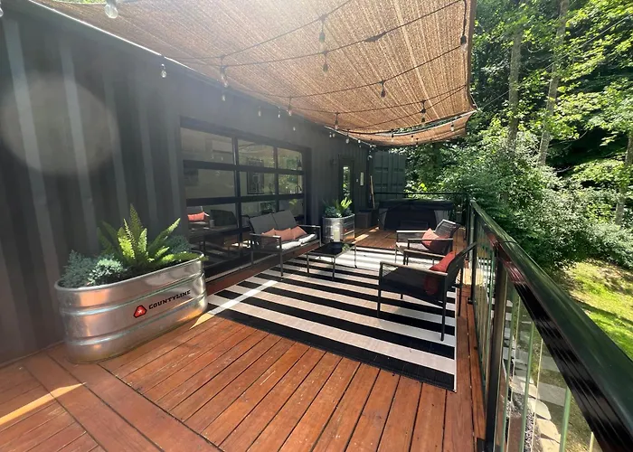 The Hideaway On Tacketts Shipping Container
