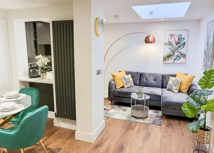 Luxury Pad Centrally Located Near Brighton Station