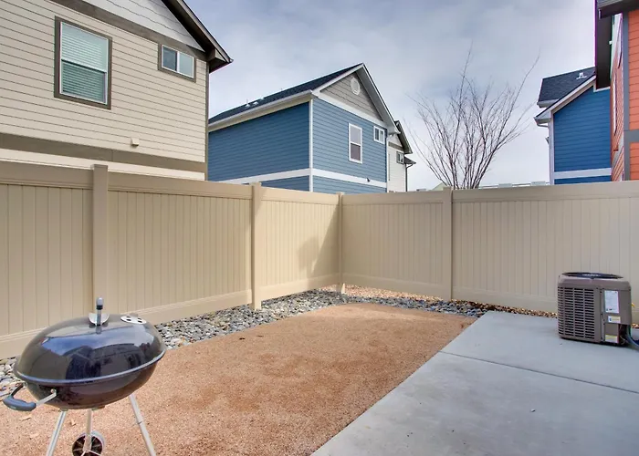 Modern Townhome ~ 3 Mi To Dtwn Grand Junction
