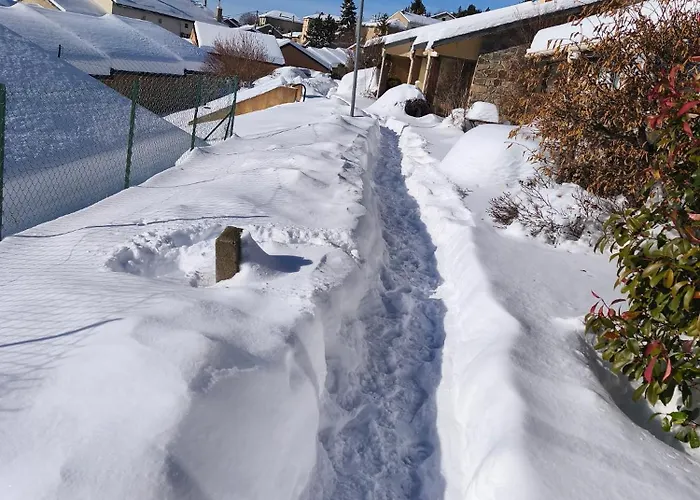 Les Fontanilles Odeillo: South-Facing Chalet with Free Wi-Fi and Parking