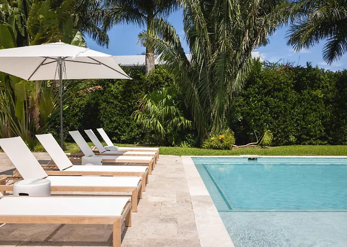 Waterlane House -Pool & Boat Dock