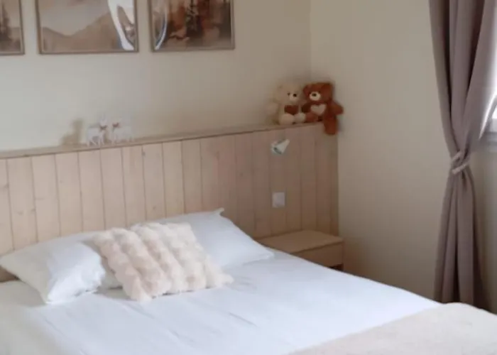 Chez Vivi: Tranquil 3-Star Home with Terrace and Free Wi-Fi