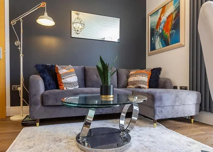 Bright Cheery 4 Bd Apartment By Brighton Station