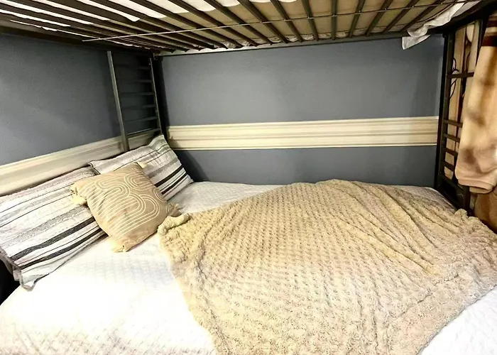 Beautiful Traditional Home*Modern Updates*Guest Suite B