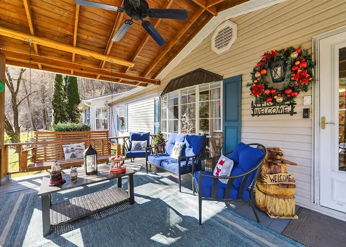 Twin Ponds Retreat-Pond Hot Tub Fire Pit Game Room Pet Friendly
